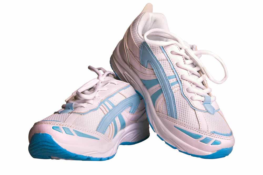 Sepatu lari pink dan biru dengan desain ergonomis dan sol karet anti-slip, cocok untuk olahraga dan aktivitas fisik