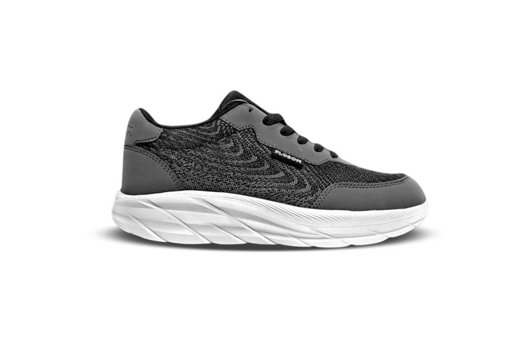 Sepatu olahraga abu-abu dengan desain ringan dan sol putih, cocok untuk aktivitas lari dan olahraga.