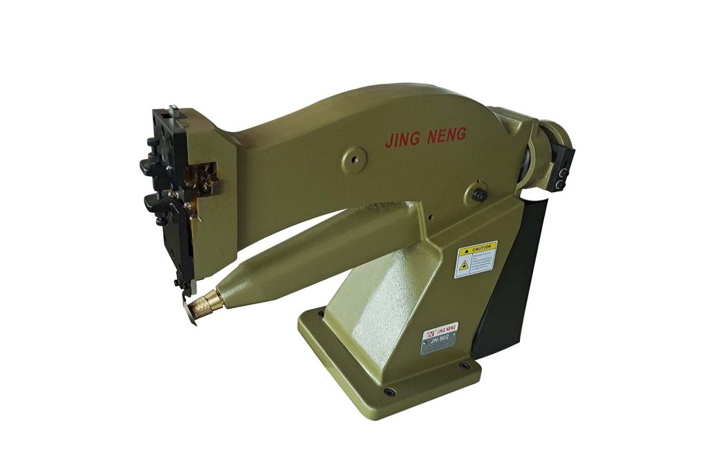 mesin-mesin seperti edge-setting machine (untuk merapikan tepi sol/atas), embossing machine, buffing machine digunakan.